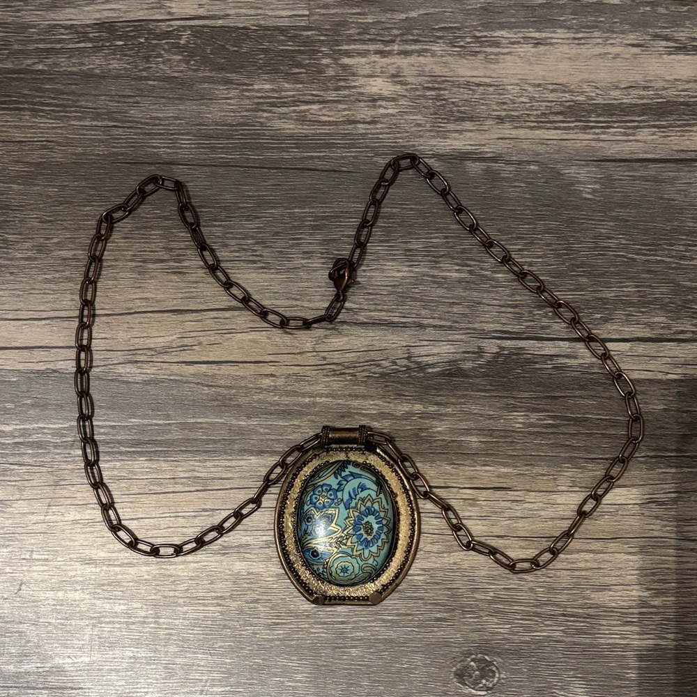 Vintage Floral Pendant Necklace